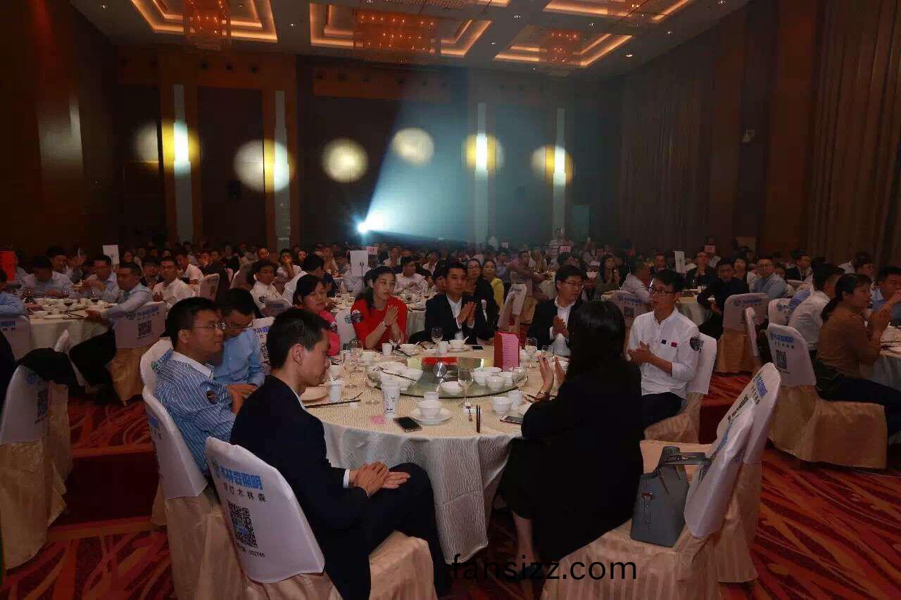 愛(ai)尅穫“城市髮展(zhan)貢獻獎”